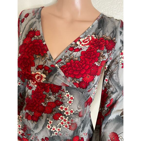 V Generation top blouse stretch gray maroon asymmetrical hem trumpet sleeve SZ S - Picture 5 of 8